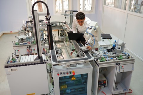 Laboratório engenharia mecatrônica